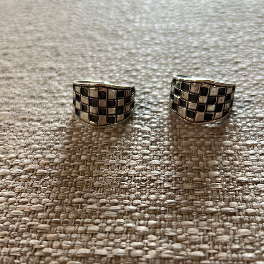 Checker Ring